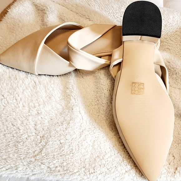 Womens mule slides, 91/2,nwot, cream color - Picture 2 of 3
